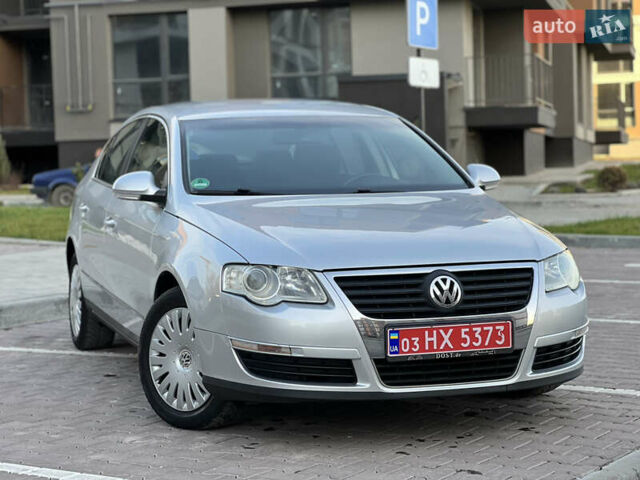 Серый Фольксваген Пассат, объемом двигателя 1.6 л и пробегом 227 тыс. км за 5599 $, фото 3 на Automoto.ua