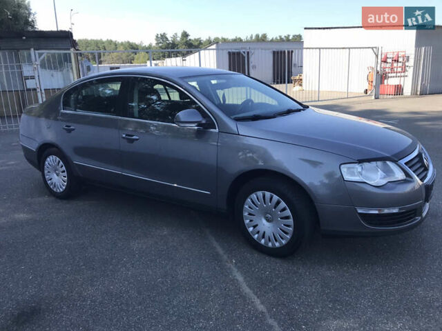 Серый Фольксваген Пассат, объемом двигателя 2 л и пробегом 208 тыс. км за 6800 $, фото 5 на Automoto.ua