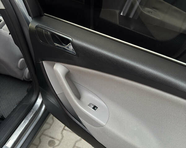 Сірий Фольксваген Пассат, об'ємом двигуна 1.98 л та пробігом 268 тис. км за 7000 $, фото 15 на Automoto.ua