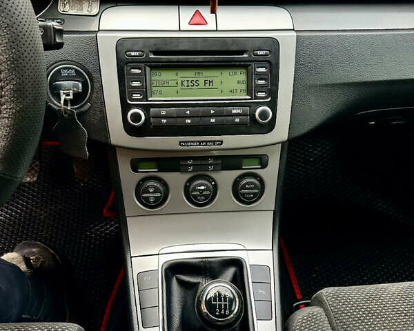 Сірий Фольксваген Пассат, об'ємом двигуна 1.97 л та пробігом 307 тис. км за 5300 $, фото 13 на Automoto.ua