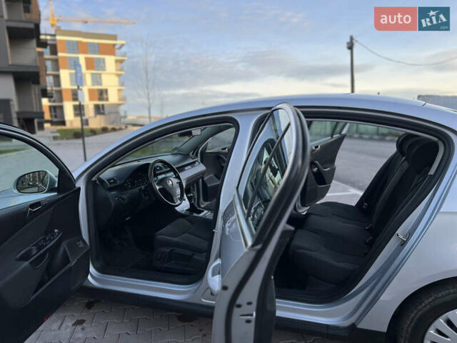 Серый Фольксваген Пассат, объемом двигателя 1.6 л и пробегом 227 тыс. км за 5599 $, фото 80 на Automoto.ua