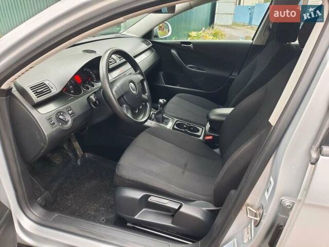 Серый Фольксваген Пассат, объемом двигателя 1.6 л и пробегом 175 тыс. км за 6850 $, фото 40 на Automoto.ua