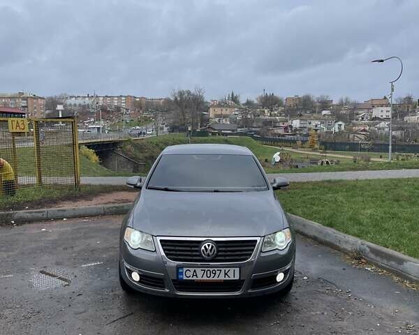 Серый Фольксваген Пассат, объемом двигателя 1.6 л и пробегом 256 тыс. км за 5800 $, фото 1 на Automoto.ua