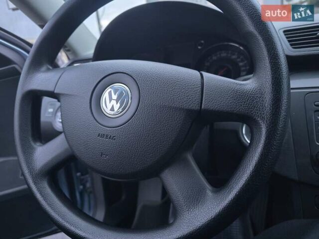 Сірий Фольксваген Пассат, об'ємом двигуна 1.6 л та пробігом 179 тис. км за 6300 $, фото 80 на Automoto.ua