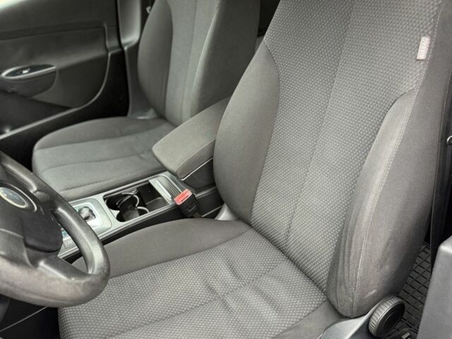 Серый Фольксваген Пассат, объемом двигателя 2 л и пробегом 250 тыс. км за 2900 $, фото 9 на Automoto.ua