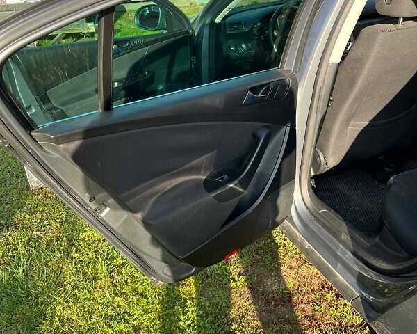 Серый Фольксваген Пассат, объемом двигателя 2 л и пробегом 280 тыс. км за 6200 $, фото 16 на Automoto.ua