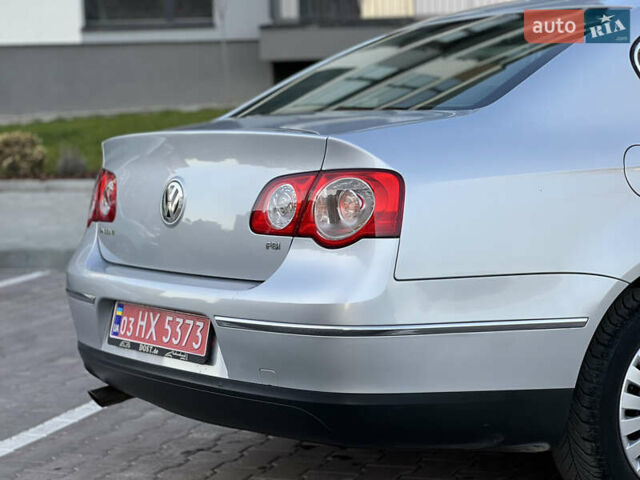 Серый Фольксваген Пассат, объемом двигателя 1.6 л и пробегом 227 тыс. км за 5599 $, фото 52 на Automoto.ua