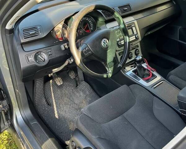 Серый Фольксваген Пассат, объемом двигателя 2 л и пробегом 280 тыс. км за 6200 $, фото 12 на Automoto.ua