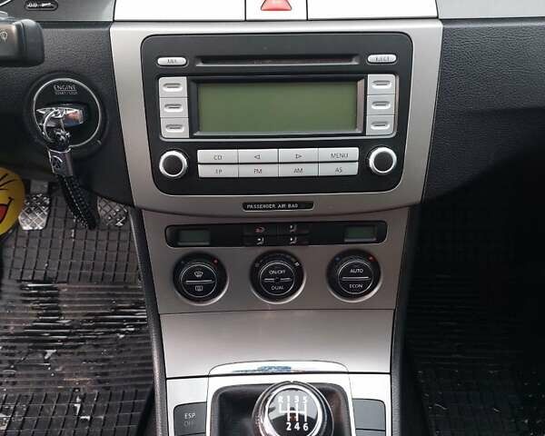 Сірий Фольксваген Пассат, об'ємом двигуна 1.6 л та пробігом 140 тис. км за 6500 $, фото 6 на Automoto.ua