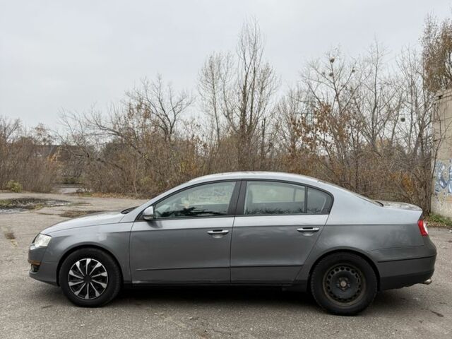 Серый Фольксваген Пассат, объемом двигателя 2 л и пробегом 250 тыс. км за 2900 $, фото 4 на Automoto.ua