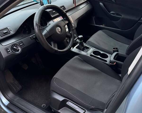 Сірий Фольксваген Пассат, об'ємом двигуна 1.6 л та пробігом 306 тис. км за 5800 $, фото 2 на Automoto.ua