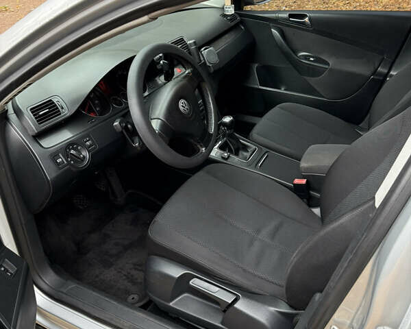 Серый Фольксваген Пассат, объемом двигателя 1.6 л и пробегом 264 тыс. км за 5900 $, фото 8 на Automoto.ua