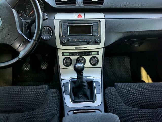 Сірий Фольксваген Пассат, об'ємом двигуна 2 л та пробігом 164 тис. км за 6800 $, фото 4 на Automoto.ua