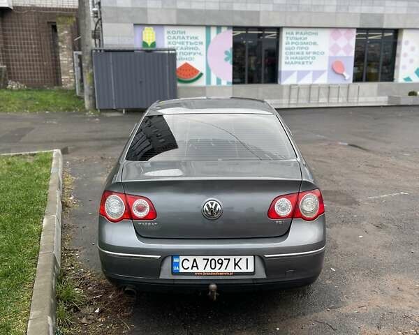 Серый Фольксваген Пассат, объемом двигателя 1.6 л и пробегом 256 тыс. км за 5800 $, фото 5 на Automoto.ua