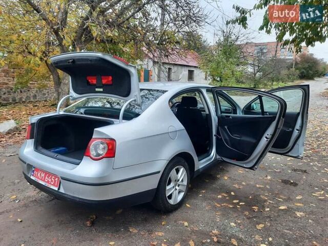 Серый Фольксваген Пассат, объемом двигателя 1.6 л и пробегом 175 тыс. км за 6850 $, фото 72 на Automoto.ua