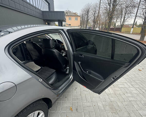 Серый Фольксваген Пассат, объемом двигателя 1.97 л и пробегом 436 тыс. км за 6000 $, фото 18 на Automoto.ua