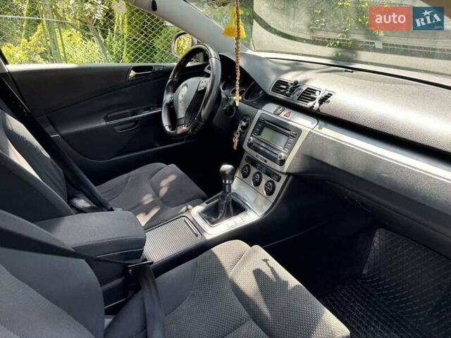 Серый Фольксваген Пассат, объемом двигателя 1.9 л и пробегом 320 тыс. км за 6300 $, фото 3 на Automoto.ua