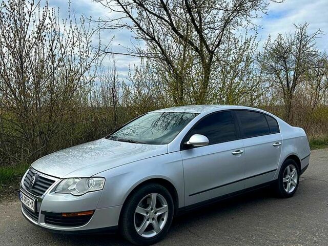 Серый Фольксваген Пассат, объемом двигателя 1.6 л и пробегом 210 тыс. км за 6200 $, фото 1 на Automoto.ua