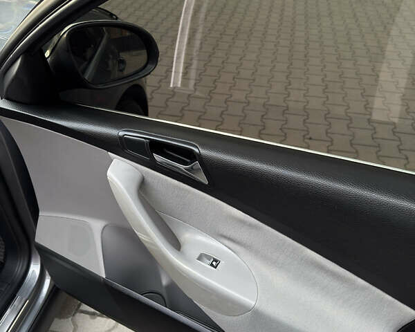 Сірий Фольксваген Пассат, об'ємом двигуна 1.98 л та пробігом 268 тис. км за 7000 $, фото 14 на Automoto.ua