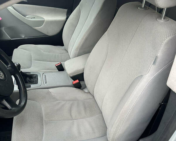 Сірий Фольксваген Пассат, об'ємом двигуна 1.97 л та пробігом 264 тис. км за 5250 $, фото 3 на Automoto.ua