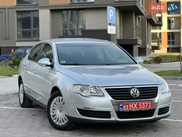 Серый Фольксваген Пассат, объемом двигателя 1.6 л и пробегом 227 тыс. км за 5599 $, фото 1 на Automoto.ua