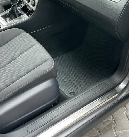 Серый Фольксваген Пассат, объемом двигателя 2 л и пробегом 300 тыс. км за 6500 $, фото 11 на Automoto.ua