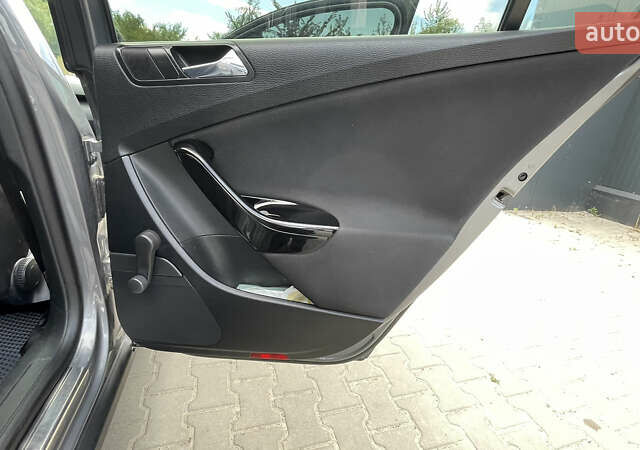 Серый Фольксваген Пассат, объемом двигателя 2 л и пробегом 300 тыс. км за 6500 $, фото 40 на Automoto.ua