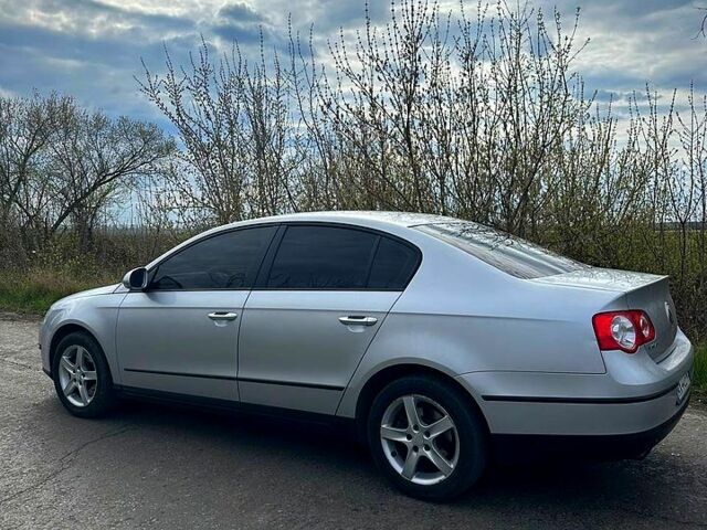 Серый Фольксваген Пассат, объемом двигателя 1.6 л и пробегом 210 тыс. км за 6200 $, фото 4 на Automoto.ua