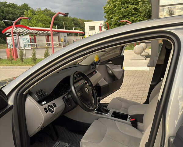 Сірий Фольксваген Пассат, об'ємом двигуна 1.98 л та пробігом 268 тис. км за 7000 $, фото 9 на Automoto.ua