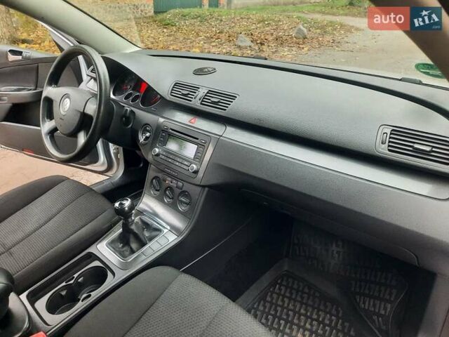 Серый Фольксваген Пассат, объемом двигателя 1.6 л и пробегом 175 тыс. км за 6850 $, фото 51 на Automoto.ua