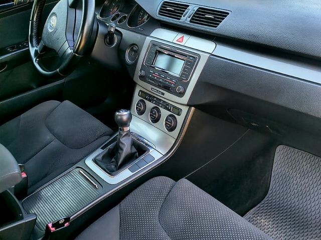 Сірий Фольксваген Пассат, об'ємом двигуна 2 л та пробігом 164 тис. км за 6800 $, фото 6 на Automoto.ua