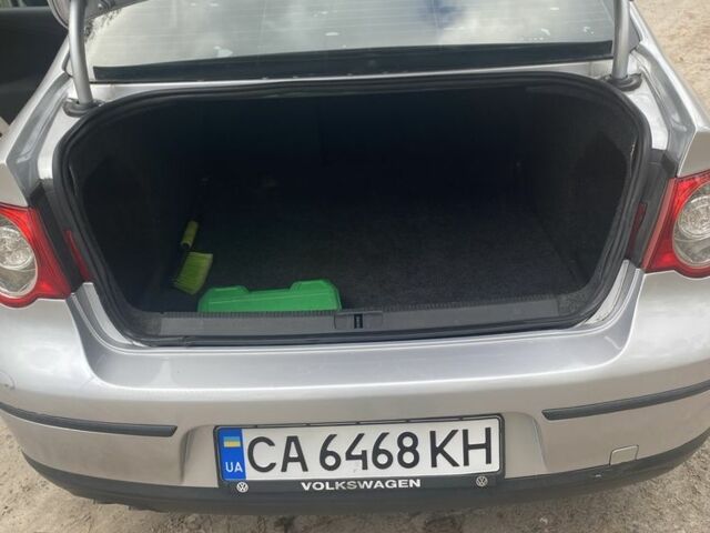 Серый Фольксваген Пассат, объемом двигателя 1.9 л и пробегом 275 тыс. км за 4900 $, фото 5 на Automoto.ua