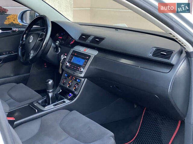 Серый Фольксваген Пассат, объемом двигателя 2 л и пробегом 270 тыс. км за 5750 $, фото 63 на Automoto.ua