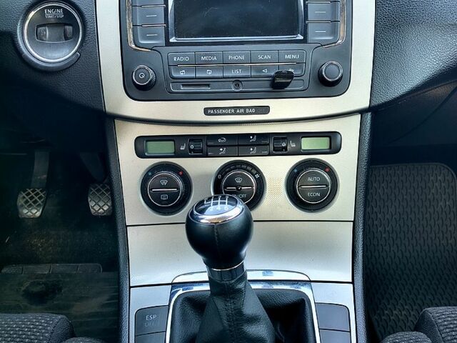 Сірий Фольксваген Пассат, об'ємом двигуна 2 л та пробігом 164 тис. км за 6800 $, фото 5 на Automoto.ua