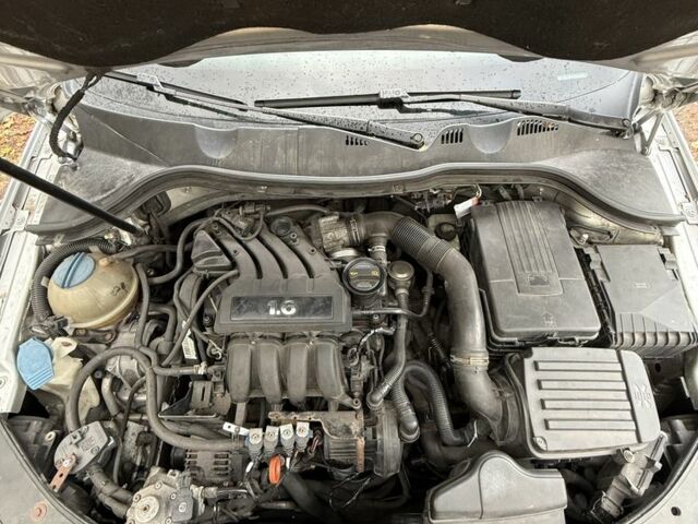 Серый Фольксваген Пассат, объемом двигателя 1.6 л и пробегом 264 тыс. км за 5900 $, фото 19 на Automoto.ua