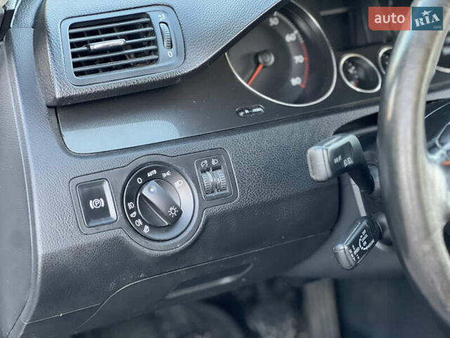 Серый Фольксваген Пассат, объемом двигателя 1.6 л и пробегом 227 тыс. км за 5599 $, фото 63 на Automoto.ua