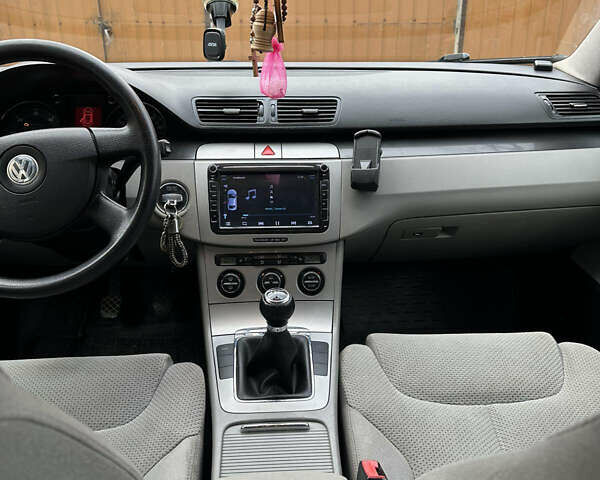 Сірий Фольксваген Пассат, об'ємом двигуна 1.97 л та пробігом 264 тис. км за 5250 $, фото 2 на Automoto.ua