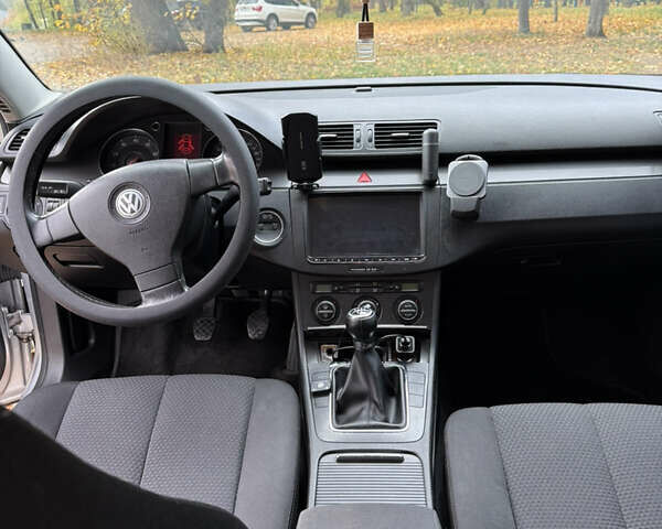 Серый Фольксваген Пассат, объемом двигателя 1.6 л и пробегом 264 тыс. км за 5900 $, фото 10 на Automoto.ua