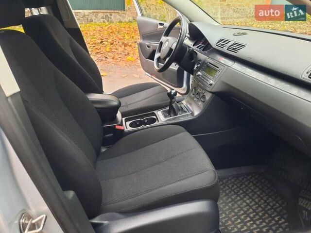 Серый Фольксваген Пассат, объемом двигателя 1.6 л и пробегом 175 тыс. км за 6850 $, фото 45 на Automoto.ua