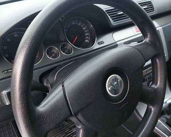 Сірий Фольксваген Пассат, об'ємом двигуна 1.6 л та пробігом 140 тис. км за 6500 $, фото 4 на Automoto.ua