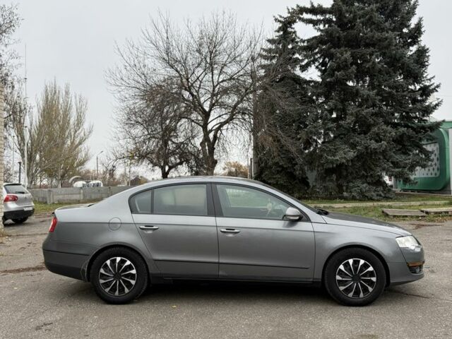 Серый Фольксваген Пассат, объемом двигателя 2 л и пробегом 250 тыс. км за 2900 $, фото 3 на Automoto.ua