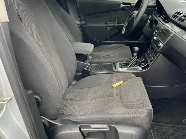 Серый Фольксваген Пассат, объемом двигателя 2 л и пробегом 400 тыс. км за 2444 $, фото 15 на Automoto.ua