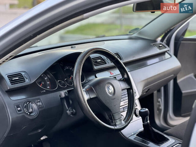 Серый Фольксваген Пассат, объемом двигателя 1.6 л и пробегом 227 тыс. км за 5599 $, фото 68 на Automoto.ua