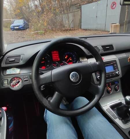 Серый Фольксваген Пассат, объемом двигателя 1.97 л и пробегом 304 тыс. км за 5000 $, фото 15 на Automoto.ua