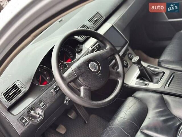 Сірий Фольксваген Пассат, об'ємом двигуна 1.97 л та пробігом 420 тис. км за 4999 $, фото 4 на Automoto.ua