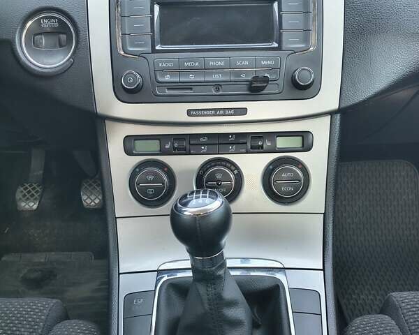 Серый Фольксваген Пассат, объемом двигателя 2 л и пробегом 164 тыс. км за 6100 $, фото 6 на Automoto.ua