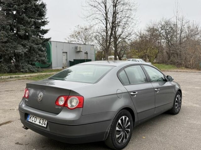 Серый Фольксваген Пассат, объемом двигателя 2 л и пробегом 250 тыс. км за 2900 $, фото 6 на Automoto.ua