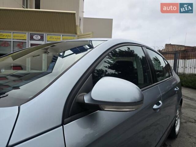 Сірий Фольксваген Пассат, об'ємом двигуна 1.6 л та пробігом 179 тис. км за 6300 $, фото 17 на Automoto.ua