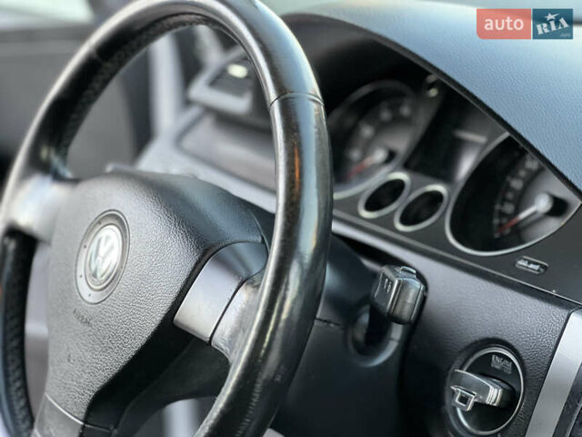 Серый Фольксваген Пассат, объемом двигателя 1.6 л и пробегом 227 тыс. км за 5599 $, фото 73 на Automoto.ua