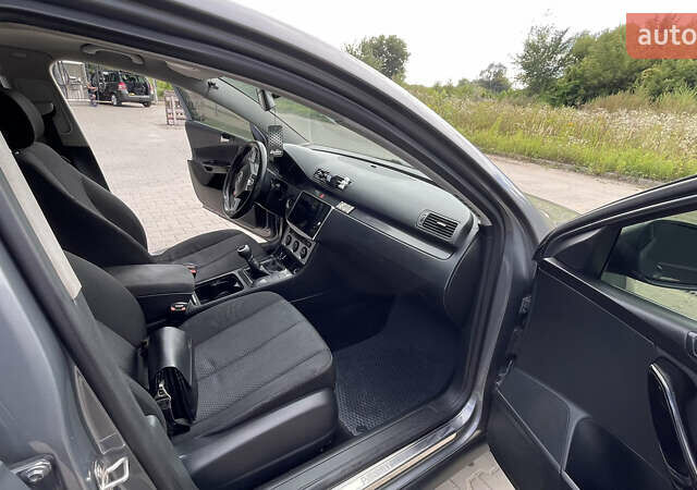 Серый Фольксваген Пассат, объемом двигателя 2 л и пробегом 300 тыс. км за 6500 $, фото 31 на Automoto.ua